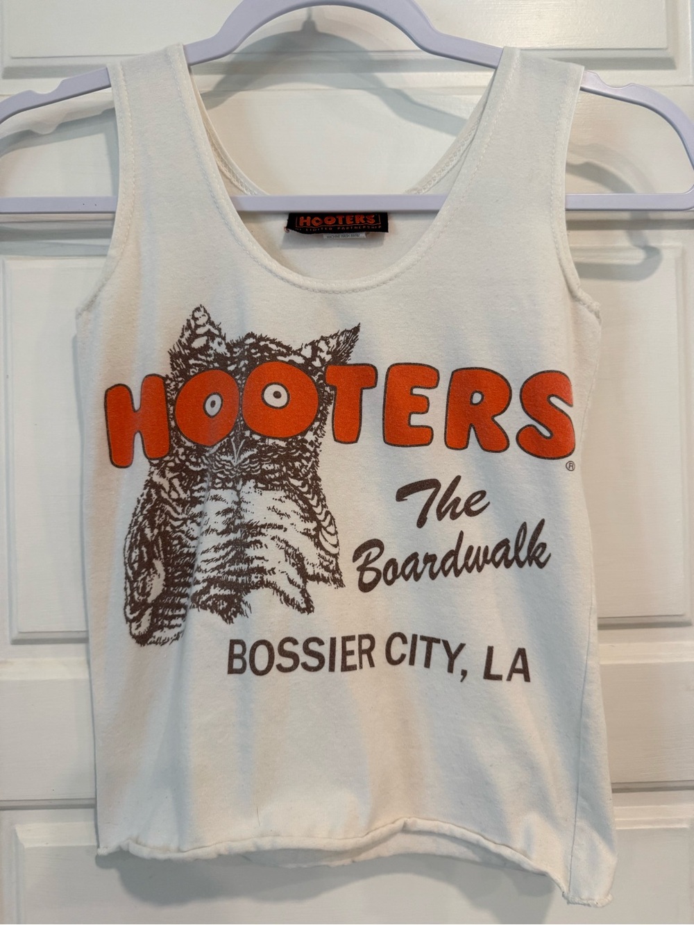 Hooters The Boardwalk Bossier City LA Women’s Tank Top White & Orange Small